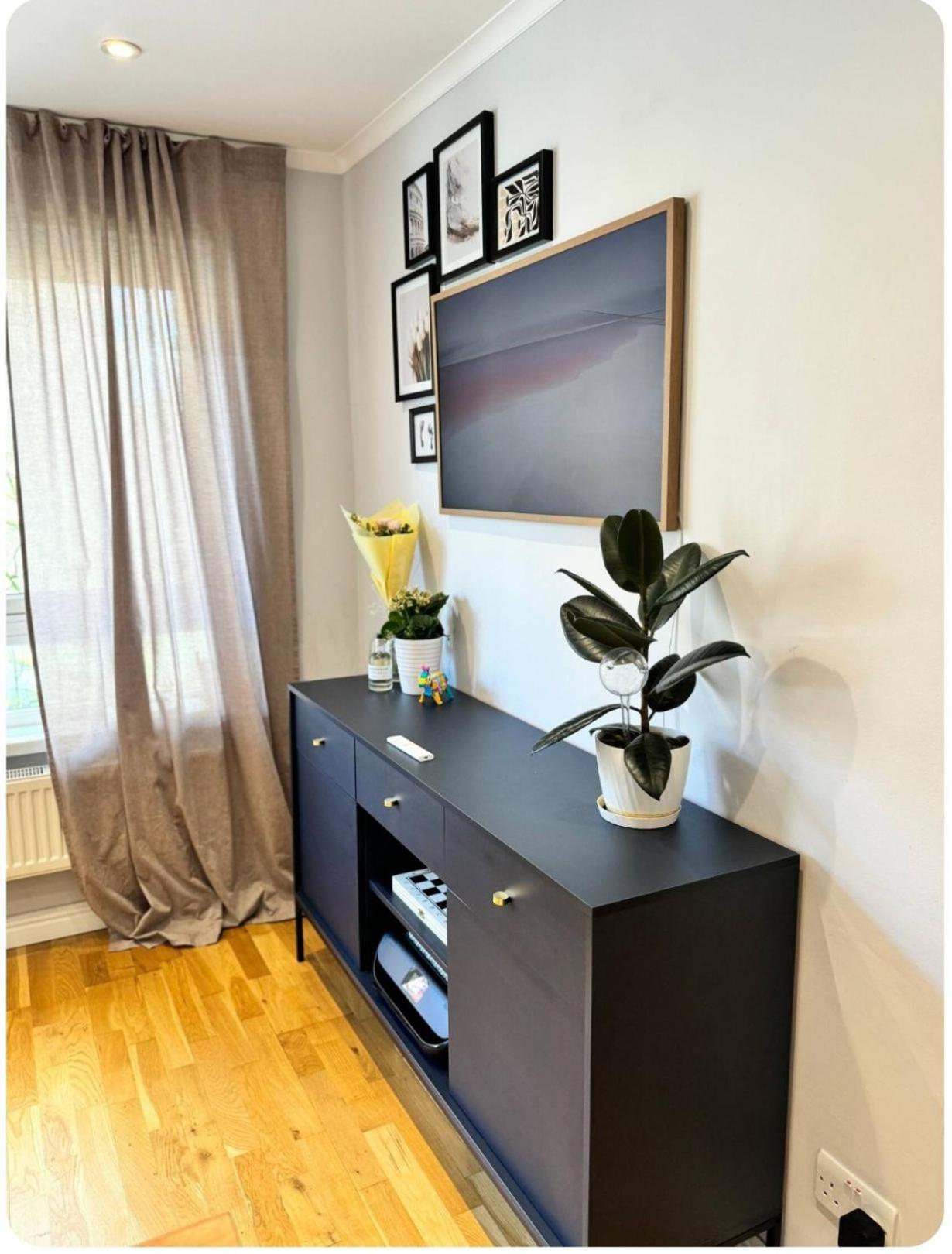 Two Bedroom Flat In The Heart Of ลอนดอน ภายนอก รูปภาพ